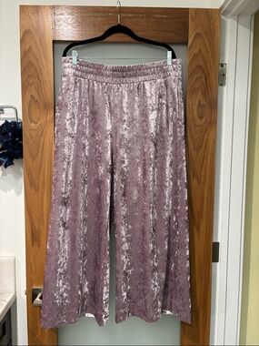 Crushed Velvet Wide-Leg Pants in Dusty Lavender